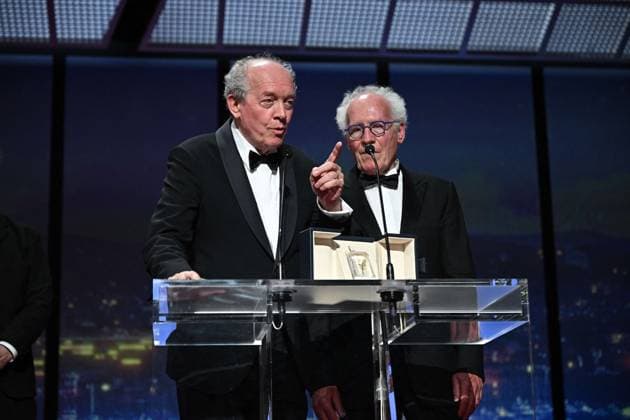 Cannes - Closing Ceremony Belgian co-Producer Luc Dardenne and Belgian co-Producer Jean-Pierre Dardenne speak on stage after winning the Best Screenplay prize for the film Jeunes Meres (The Young Mother s Home) during the closing ceremony at the 78th edition of the Cannes Film Festival in Cannes, France, on May 24, 2025. Photo by David Niviere ABACAPRESS.COM Cannes France  Copyright: xNivierexDavid ABACAPRESS.COMx