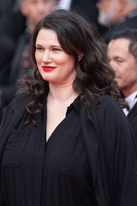 78. Internationalen Filmfestspiele von Cannes 2025 Abschlusszeremonie Cannes, Frankreich - 24.5.2024: Mascha Schilinski während des Roten Teppichs während der Abschlusszeremonie während der 78. Internationalen Filmfestspiele von Cannes. Die 78. Internationalen Filmfestspiele von Cannes finden vom 13. bis 24. Mai 2025 statt. Provence-Alpes-Cote d Azur