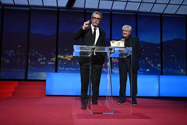 Cannes - Closing Ceremony Brazilian director Kleber Mendonca Filho receives the Best Director prize and his accompanied by French director Claude Lelouch for the film O Agente Secreto (The Secret Agent) from French director Claude Lelouch during the closing ceremony at the 78th edition of the Cannes Film Festival in Cannes, southern France, on May 24, 2025. Cannes France  Copyright: xNivierexDavid ABACAPRESS.COMx