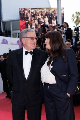 M Montée des marches de la cérémonie de clôture du 78ème Festival International du Film de Cannes Daniel Auteuil et sa femme Aude Ambroggi Montée des marches de la cérémonie de clôture du 78ème Festival International du Film de Cannes, au Palais des Festivals à Cannes Le 24 mai 2025 Jacovides Moreau Bestimage Red carpet for the closing ceremony during the 78th Cannes International Film Festival at the Palais des Festivals in Cannes, France On may 24th 2025 Cannes France  Copyright: xJACOVIDES-MOREAUx xBESTIMAGExJACOVIDES-MOREAUx xBESTIMAGEx