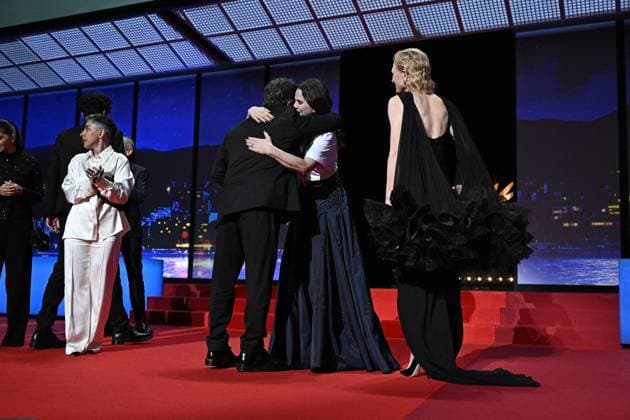 Cannes - Palme d Or Winner Jafar Panahi Iranian director and screenwriter and producer Jafar Panahi celebrates on stage after winning the Palme d Or for the film Un Un simple accident (A Simple Accident) during the closing ceremony at the 78th edition of the Cannes Film Festival in Cannes, France, on May 24, 2025. Photo by David Niviere ABACAPRESS.COM Cannes France  Copyright: xNivierexDavid ABACAPRESS.COMx
