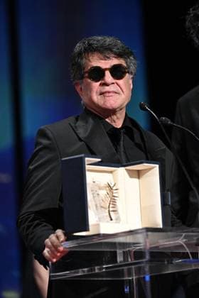 Cannes - Palme d Or Winner Jafar Panahi Iranian director and screenwriter and producer Jafar Panahi celebrates on stage after winning the Palme d Or for the film Un Un simple accident (A Simple Accident) during the closing ceremony at the 78th edition of the Cannes Film Festival in Cannes, France, on May 24, 2025. Photo by David Niviere ABACAPRESS.COM Cannes France  Copyright: xNivierexDavid ABACAPRESS.COMx