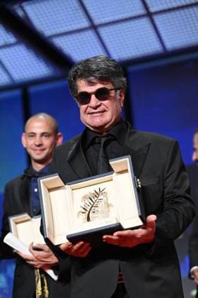 Cannes - Palme d Or Winner Jafar Panahi Iranian director and screenwriter and producer Jafar Panahi celebrates on stage after winning the Palme d Or for the film Un Un simple accident (A Simple Accident) during the closing ceremony at the 78th edition of the Cannes Film Festival in Cannes, France, on May 24, 2025. Photo by David Niviere ABACAPRESS.COM Cannes France  Copyright: xNivierexDavid ABACAPRESS.COMx