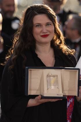 78. Internationalen Filmfestspiele von Cannes 2025 - Awards Cannes, Frankreich - 24.5.2024: Mascha Schilinski, Gewinnerin des Jury Preis für den Film Sound of Falling während des Photocalls mit den Awards während der Abschlusszeremonie während der 78. Internationalen Filmfestspiele von Cannes. Die 78. Internationalen Filmfestspiele von Cannes finden vom 13. bis 24. Mai 2025 statt. Provence-Alpes-Cote d Azur