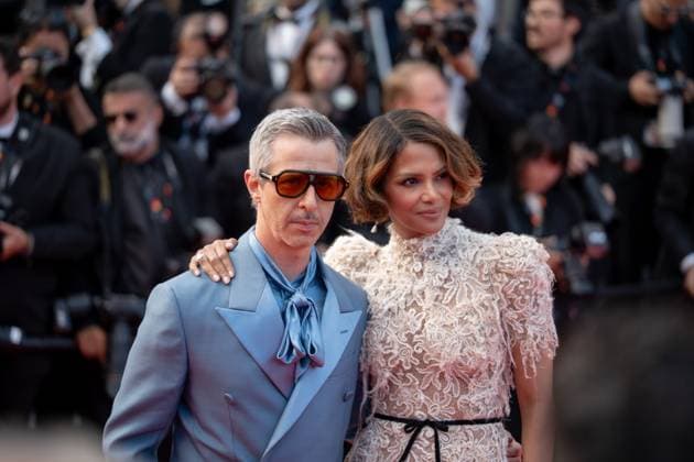 Closing Ceremony - The 78th Annual Cannes Film Festival Halle Berry, a jury member, and Jeremy Strong attend the closing ceremony red carpet at the 78th annual Cannes Film Festival at Palais des Festivals in Cannes, France, on May 24, 2025. Cannes France  Copyright: xLucaxCarlinox originalFilename: carlino-notitle250524_npqwN.jpg
