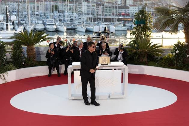 78. Internationalen Filmfestspiele von Cannes 2025 - AWARDS Cannes, Frankreich - 24.5.2024: Jafar Panahi, Gewinner der Palme d Or für den Film - Un simple accident (A Simple Accident) während des Photocalls mit den Awards während der Abschlusszeremonie während der 78. Internationalen Filmfestspiele von Cannes. Die 78. Internationalen Filmfestspiele von Cannes finden vom 13. bis 24. Mai 2025 statt. Provence-Alpes-Cote d Azur