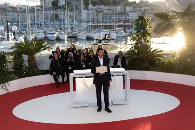 78. Internationalen Filmfestspiele von Cannes 2025 - AWARDS Cannes, Frankreich - 24.5.2024: Nadia Melliti, Gewinnerin beste Darstellerin in dem Film La Petite derniere ( The Little Sister , oder auch The Last One ) während des Photocalls mit den Awards während der Abschlusszeremonie während der 78. Internationalen Filmfestspiele von Cannes. Die 78. Internationalen Filmfestspiele von Cannes finden vom 13. bis 24. Mai 2025 statt. Provence-Alpes-Cote d Azur
