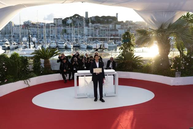78. Internationalen Filmfestspiele von Cannes 2025 - AWARDS Cannes, Frankreich - 24.5.2024: Nadia Melliti, Gewinnerin beste Darstellerin in dem Film La Petite derniere ( The Little Sister , oder auch The Last One ) während des Photocalls mit den Awards während der Abschlusszeremonie während der 78. Internationalen Filmfestspiele von Cannes. Die 78. Internationalen Filmfestspiele von Cannes finden vom 13. bis 24. Mai 2025 statt. Provence-Alpes-Cote d Azur