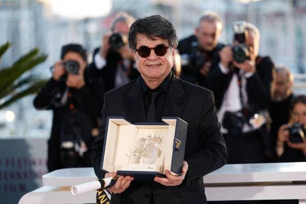 M Photocall of the winners of the 78th Cannes International Film Festival Jafar Panahi Palme dOr for Un simple accident Photocall of the winners of the 78th Cannes International Film Festival, at the Palais des Festivals in Cannes On may 24th 2025 Jacovides Moreau Bestimage Photocall of the winners of the 78th Cannes International Film Festival, at the Palais des Festivals in Cannes, France On may 24th 2025 Cannes France  Copyright: xJACOVIDES-MOREAUx xBESTIMAGExJACOVIDES-MOREAUx xBESTIMAGEx