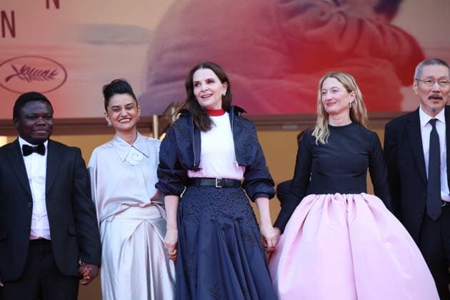 Closing Ceremony Red Carpet at the 78th Annual Cannes Film Festival Juliette Binoche, Alba Rohrwacher, Hong Sang-soo and Dieudo Hamadi - Closing Ceremony Red Carpet at the 78th Annual Cannes Film Festival in Cannes, France on May 24, 2025.  Copyright: x Chassery+Courdjix