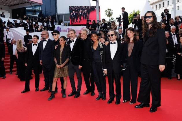 Montée des marches de la cérémonie de clôture du 78ème Festival International du Film de Cannes Óliver Laxe, Andrea Queralt, Santiago Fillol, guests, Jade Oukid, a guest, Oriol Maymó, Guillermo Farré et Xavi Font Montée des marches de la cérémonie de clôture du 78ème Festival International du Film de Cannes, au Palais des Festivals à Cannes Le 24 mai 2025 Jacovides Moreau Bestimage Red carpet for the closing ceremony during the 78th Cannes International Film Festival at the Palais des Festivals in Cannes, France On may 24th 2025 Cannes France  Copyright: xJACOVIDES-MOREAUx xBESTIMAGExJACOVIDES-MOREAUx xBESTIMAGEx