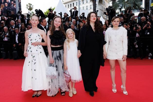 Montée des marches de la cérémonie de clôture du 78ème Festival International du Film de Cannes Susanne Wuest, Laeni Geiseler, Hanna Heckt, Mascha Schilinski et Lena Urzendowsky Montée des marches de la cérémonie de clôture du 78ème Festival International du Film de Cannes, au Palais des Festivals à Cannes Le 24 mai 2025 Jacovides Moreau Bestimage Red carpet for the closing ceremony during the 78th Cannes International Film Festival at the Palais des Festivals in Cannes, France On may 24th 2025 Cannes France  Copyright: xJACOVIDES-MOREAUx xBESTIMAGExJACOVIDES-MOREAUx xBESTIMAGEx