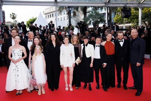 Climbing the steps at the closing ceremony of the 78th Cannes International Film Festival Jesse Eisenberg, Susanne Wuest, Lucas Schmidt, Laeni Geiseler, Hanna Heckt, Mascha Schilinski, Lena Urzendowsky, Maren Schmitt, guest, Louise Peters, Fabian Gamper et Martin Rother Montée des marches de la cérémonie de clôture du 78ème Festival International du Film de Cannes, au Palais des Festivals à Cannes Le 24 mai 2025 Jacovides Moreau Bestimage Red carpet for the closing ceremony during the 78th Cannes International Film Festival at the Palais des Festivals in Cannes, France On may 24th 2025 Cannes France Copyright: xJACOVIDES-MOREAUx xBESTIMAGExJACOVIDES-MOREAUx xBESTIMAGEx