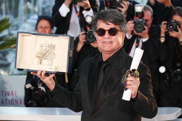 Palme D Or Winners Photocall at the 78th Annual Cannes Film Festival Jafar Panahi poses with the Palme D Or award for It Was Just an Accident - Palme D Or Winners Photocall at the 78th Annual Cannes Film Festival in Cannes, France on May 24, 2025.  Copyright: xFabricexChasseryx