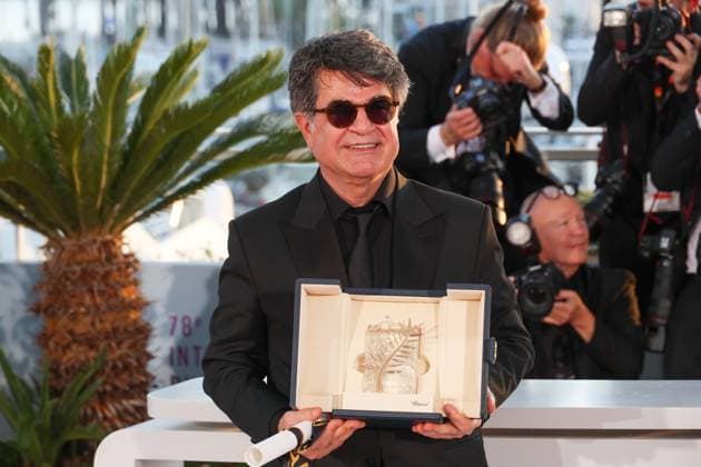 Palme D Or Winners Photocall at the 78th Annual Cannes Film Festival Jafar Panahi poses with the Palme D Or award for It Was Just an Accident - Palme D Or Winners Photocall at the 78th Annual Cannes Film Festival in Cannes, France on May 24, 2025.  Copyright: xFabricexChasseryx