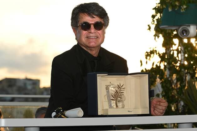 CINEMA : 78eme Festival de Cannes - Photocall des laureats - 24 05 2025 CANNES, FRANCE (G-D) : Jafar PANAHI, Palme d™Or du 78eme Festival de Cannes pour Â« Un simple accident Â» lors du photocall des Laureats au Palais des Festivals le 24 mai 2025 Ã Cannes, France. CannesFrance  Copyright: xValentinaxClaretx