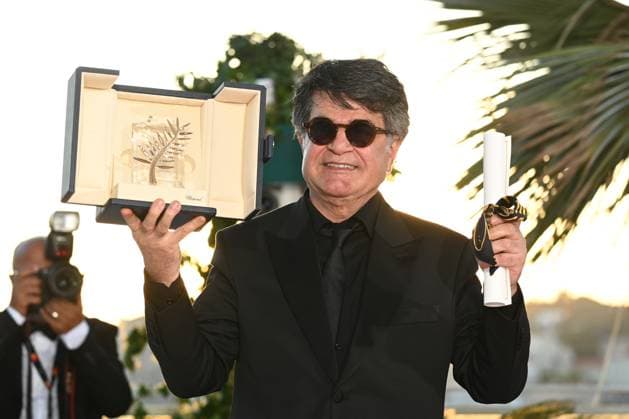 CINEMA : 78eme Festival de Cannes - Photocall des laureats - 24 05 2025 CANNES, FRANCE (G-D) : Jafar PANAHI, Palme d™Or du 78eme Festival de Cannes pour Â« Un simple accident Â» lors du photocall des Laureats au Palais des Festivals le 24 mai 2025 Ã Cannes, France. CannesFrance  Copyright: xValentinaxClaretx