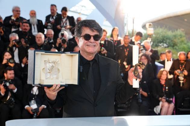 J Photocall of the winners of the 78th Cannes International Film Festival Jafar Panahi Palme dOr for Un simple accident Photocall of the winners of the 78th Cannes International Film Festival, at the Palais des Festivals in Cannes On may 24th 2025 Jacovides Moreau Bestimage Photocall of the winners of the 78th Cannes International Film Festival, at the Palais des Festivals in Cannes, France On may 24th 2025 Cannes France  Copyright: xJACOVIDES-MOREAUx xBESTIMAGExJACOVIDES-MOREAUx xBESTIMAGEx