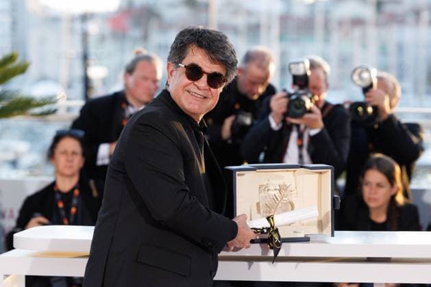 News Bilder des Tages M Photocall of the winners of the 78th Cannes International Film Festival Jafar Panahi Palme dOr for Un simple accident Photocall of the winners of the 78th Cannes International Film Festival, at the Palais des Festivals in Cannes On may 24th 2025 Jacovides Moreau Bestimage Photocall of the winners of the 78th Cannes International Film Festival, at the Palais des Festivals in Cannes, France On may 24th 2025 Cannes France  Copyright: xJACOVIDES-MOREAUx xBESTIMAGExJACOVIDES-MOREAUx xBESTIMAGEx