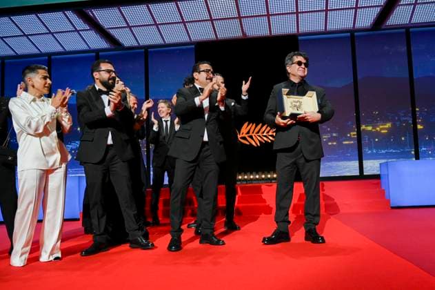 78eme Festival International du Film de Cannes Ceremonie de remise de prix 78th International Cannes Film Festival Closing ceremony and awards Jafar Panahi receives the Palme dOr for his film A Simple Accident 445097 2025 05 24 France Panahi, Jafar  Copyright: xSergexArnalx xStarfacex STAR_445097_046