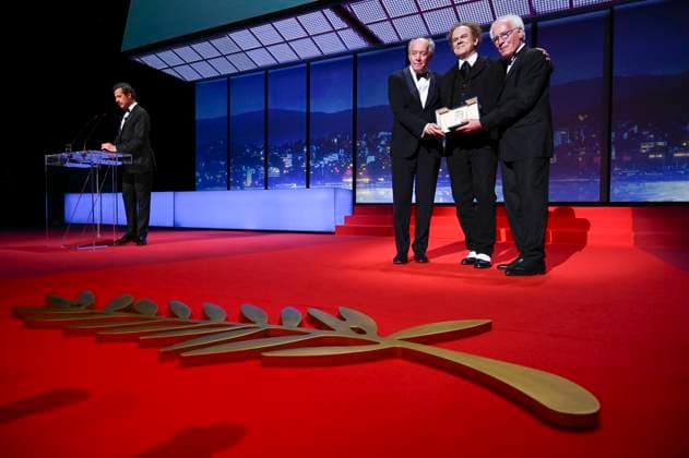 78eme Festival International du Film de Cannes Ceremonie de remise de prix 78th International Cannes Film Festival Closing ceremony and awards Prix de la mise ne scene pour Jeunes meres 445097 2025 05 24 France Dardenne, Jean Pierre Reilly, John C  Copyright: xSergexArnalx xStarfacex STAR_445097_106