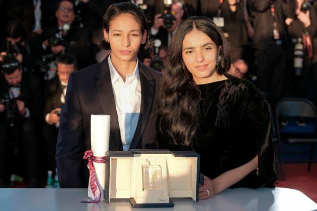 78eme Festival International du Film de Cannes Photocell des palmes 78th International Cannes Film Festival Photocall with winners Prix du jury Hafsia Herzi accompanies her actress who won the prix dinterpretation feminine for La petite Derniere 445099 2025 05 24 France Melliti, Nadia Herzi, Hafsia  Copyright: xFranckxBoutonnetx xStarfacex STAR_445099_139