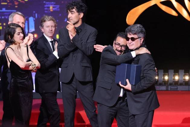 J Closing ceremony of the 78th Cannes International Film Festival Jafar Panahi Palme dOr for Un simple accident Closing ceremony of the 78th Cannes International Film Festival at the Palais des Festivals in Cannes On may 24th 2025 Jacovides Moreau Bestimage Closing ceremony during the 78th Cannes International Film Festival at the Palais des Festivals in Cannes, France On may 24th 2025 Cannes France  Copyright: xJACOVIDES-MOREAUx xBESTIMAGExJACOVIDES-MOREAUx xBESTIMAGEx