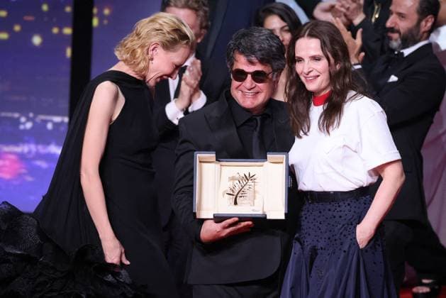 J Cérémonie de clôture du 78ème Festival International du Film de Cannes Cate Blanchett, Jafar Panahi Palme dOr pour Un simple accident , Juliette Binoche Cérémonie de clôture du 78ème Festival International du Film de Cannes, au Palais des Festivals à Cannes Le 24 mai 2025 Jacovides Moreau Bestimage Closing ceremony during the 78th Cannes International Film Festival at the Palais des Festivals in Cannes, France On may 24th 2025 Cannes France  Copyright: xJACOVIDES-MOREAUx xBESTIMAGExJACOVIDES-MOREAUx xBESTIMAGEx