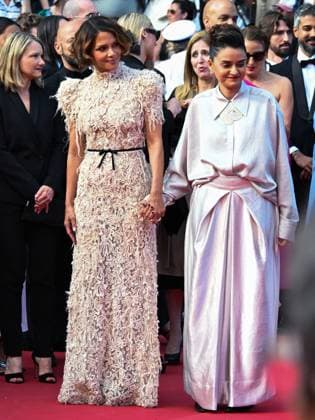 Cannes, 78th Cannes Film Festival 2025 - Final Night - Red Carpet Closing Ceremony Cannes, 78th Cannes Film Festival 2025 - Final Night - Red Carpet Closing Ceremony Pictured: Halle Berry and Payal Kapadia Cannes France  Copyright: xIPA ABACAx