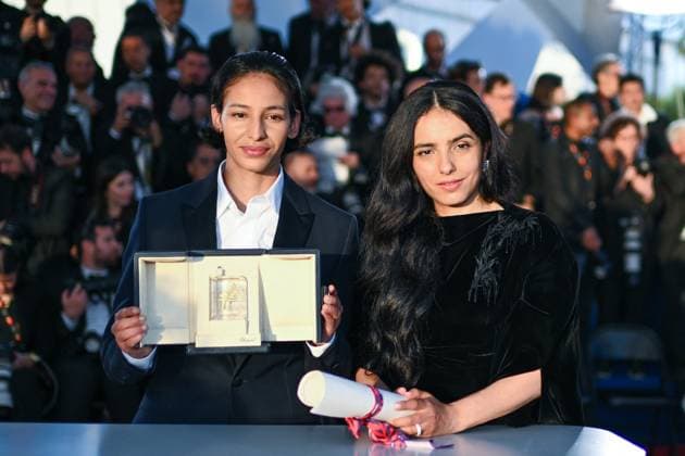 Bilder des Jahres 2025, Entertainment 05 Mai Cannes Winners Photocall AM Nadia Melliti and Hafsia Herzi winner of the Best Actress Award for The Little Sister , pose with the Best Actress Award during the Palme D Or Winners photocall in Cannes, France on May 24, 2025 as part of the 78th Cannes Film Festival. Photo by Aurore Marechal ABACAPRESS.COM Cannes France  Copyright: xMarechalxAurore ABACAx