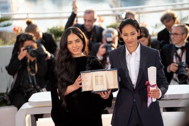 Palme D Or Winners Photocall - The 78th Annual Cannes Film Festi In Cannes, France, on May 24, 2025, Hafsia Herzi and Nadia Melliti, winner of the Best Actress Award for The Little Sister, pose with the Best Actress Award during the Palme D Or winners photocall at the 78th annual Cannes Film Festival at Palais des Festivals. Cannes France  Copyright: xLucaxCarlinox originalFilename: carlino-notitle250524_npcWA.jpg