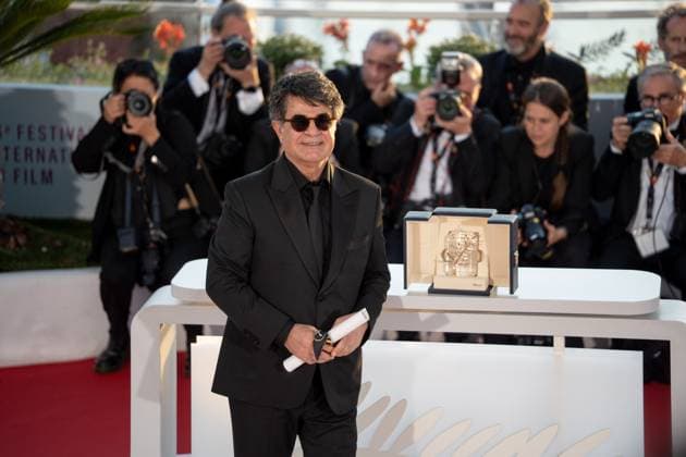 Palme D Or Winners Photocall - The 78th Annual Cannes Film Festi Jafar Panahi poses with the Palme D Or award for It Was Just an Accident during the Palme D Or winners photocall at the 78th annual Cannes Film Festival at Palais des Festivals in Cannes, France, on May 24, 2025. Cannes France  Copyright: xLucaxCarlinox originalFilename: carlino-notitle250524_npwZE.jpg