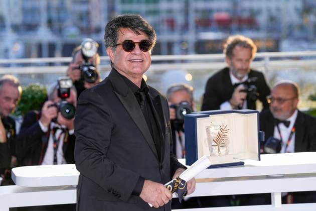 Palme D Or Winners Photocall - The 78th Annual Cannes Film Festival Jafar Panahi poses with the Palme D Or award during the 77th Annual Cannes FIlm Festival in Cannes, France, on May 24, 2025. Cannes France  Copyright: xDanielexCifalÃ x originalFilename: cifala-notitle250524_npRJc.jpg
