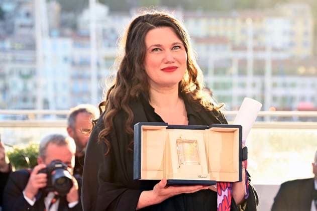 Mascha Schilinski with the Jury Prize for Looking into the Sun Sound of Falling at the Photocall with the award winners at the Festival de Cannes 2025 78 Cannes International Film Festival at the Palais des Festivals Cannes, 24 05 2025 Foto:xD.xBedrosianx xFuturexImagex preistraeger_cannes_5505