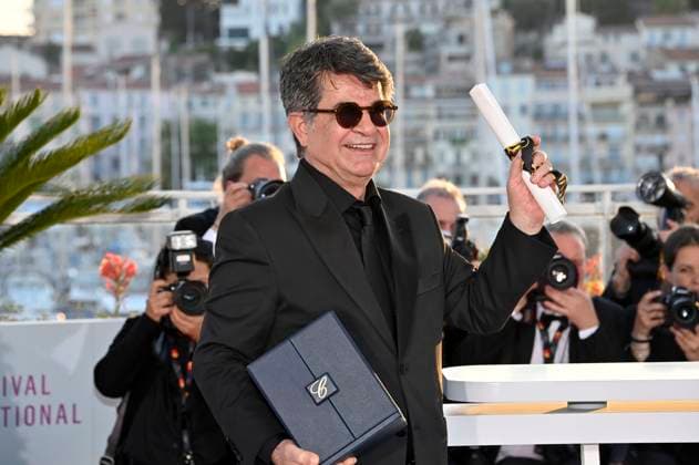 Jafar Panahi with the Palme dOr for Best Film It Was Just an Accident at the Photocall with the award winners at the Festival de Cannes 2025 78 Cannes International Film Festival at the Palais des Festivals Cannes, 24 05 2025 Foto:xD.xBedrosianx xFuturexImagex preistraeger_cannes_5559