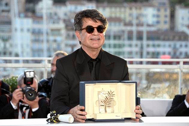 Jafar Panahi mit der Goldenen Palme für den besten Fim It Was Just an Accident beim Photocall mit den Preisträgern auf dem Festival de Cannes 2025 78. Internationale Filmfestspiele von Cannes am Palais des Festivals. Cannes, 24.05.2025 *** Jafar Panahi with the Palme dOr for Best Film It Was Just an Accident at the Photocall with the award winners at the Festival de Cannes 2025 78 Cannes International Film Festival at the Palais des Festivals Cannes, 24 05 2025 Foto:xD.xBedrosianx xFuturexImagex preistraeger_cannes_5563