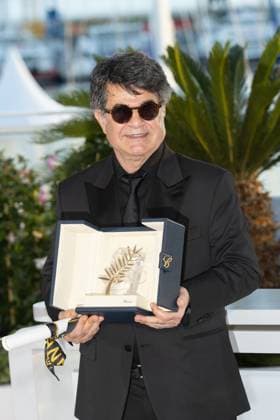 78th Cannes Film Festival - Palme D Or winners photocall CANNES, FRANCE - MAY 24: Jafar Panahi poses with the Palme D Or award for It Was Just an Accident during the Palme D Or winners photocall at the 78th annual Cannes Film Festival at Palais des Festivals on May 24, 2025 in Cannes, France. CAP KA Kristina Afanasyeva Cannes CÃ te d Azur France Copyright: xKristinaxAfanasyeva CapitalxPictx
