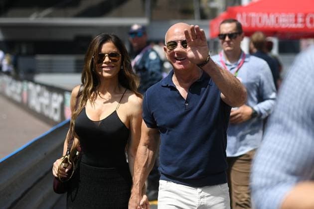 Celebrities at the Tag Heuer Formula 1 F1 Grand Prix of Monaco Jeff Bezos and his fiancée Lauren Sanchez Celebrities at the Tag Heuer Formula 1 F1 Grand Prix of Monaco on May 25, 2025 Lionel Urman Bestimage F1 Grand Prix of Monaco at Circuit de Monaco on May 25, 2025 in Monte Carlo, Monaco Monaco  Copyright: xLIONELxURMANxx xBESTIMAGExLIONELxURMANxx xBESTIMAGEx