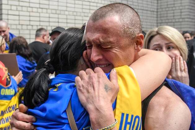 News Themen der Woche KW21 News Bilder des Tages The Final, Third Stage Of The Largest Prisoner Of War Exchange Between Ukraine And Russia The final, third stage of the largest prisoner of war exchange between Ukraine and Russia -- 1000 for 1000 -- takes place. 303 Ukrainian Armed Forces soldiers return from Russian captivity in Chernihiv region, Ukraine, on May 26, 2025. Chernihiv region Ukraine  Copyright: xMaxymxMarusenkox originalFilename: musiienko-notitle250525_npt9L.jpg