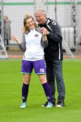 Nina Bott and Horst Hrubesch at the charity soccer match Kicken mit Stars in the Eilenriedestadion Hanover, 25 05 2025 Foto:xC.xNiehausx xFuturexImagex kicken_5527