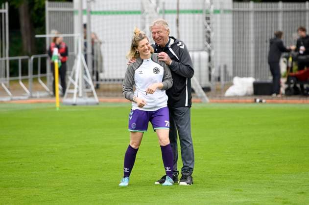 Nina Bott and Horst Hrubesch at the charity soccer match Kicken mit Stars in the Eilenriedestadion Hanover, 25 05 2025 Foto:xC.xNiehausx xFuturexImagex kicken_5528