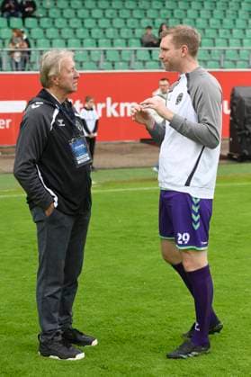 Horst Hrubesch and Per Mertesacker at the charity soccer match Kicken mit Stars in the Eilenriedestadion Hanover, 25 05 2025 Foto:xC.xNiehausx xFuturexImagex kicken_5534