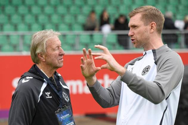 Horst Hrubesch and Per Mertesacker at the charity soccer match Kicken mit Stars in the Eilenriedestadion Hanover, 25 05 2025 Foto:xC.xNiehausx xFuturexImagex kicken_5536