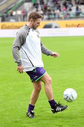 Johannes Oerding at the charity soccer match Kicken mit Stars in the Eilenriedestadion Hanover, 25 05 2025 Foto:xC.xNiehausx xFuturexImagex kicken_5565