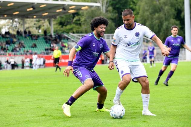 Benjamin Ernst and Marcel Ndjeng at the charity soccer match Kicken mit Stars in the Eilenriedestadion Hanover, 25 05 2025 Foto:xC.xNiehausx xFuturexImagex kicken_5575