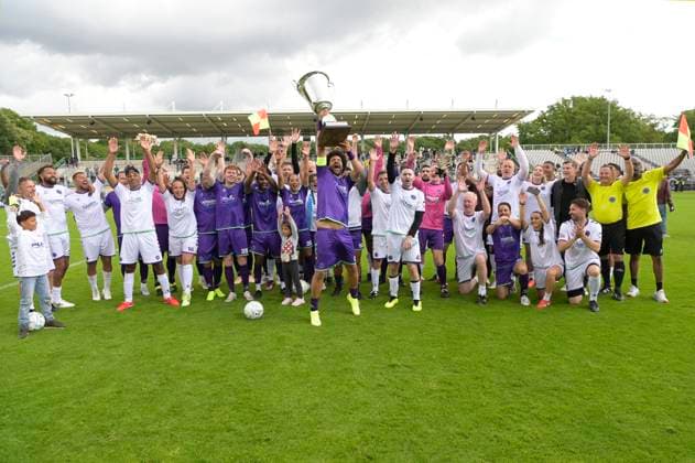 The participating teams at the charity soccer match Kicken mit Stars in the Eilenriedestadion Hanover, 25 05 2025 Foto:xC.xNiehausx xFuturexImagex kicken_5579