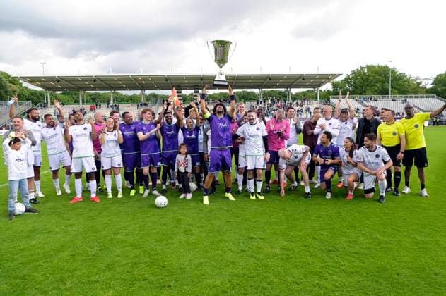 The participating teams at the charity soccer match Kicken mit Stars in the Eilenriedestadion Hanover, 25 05 2025 Foto:xC.xNiehausx xFuturexImagex kicken_5581