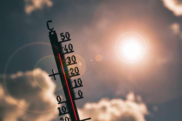 Symbolic image heat, heat wave, thermometer in the sun, climate change, temperature, heat, clouds, hot, Stuttgart, Baden Württemberg, Germany heat wave