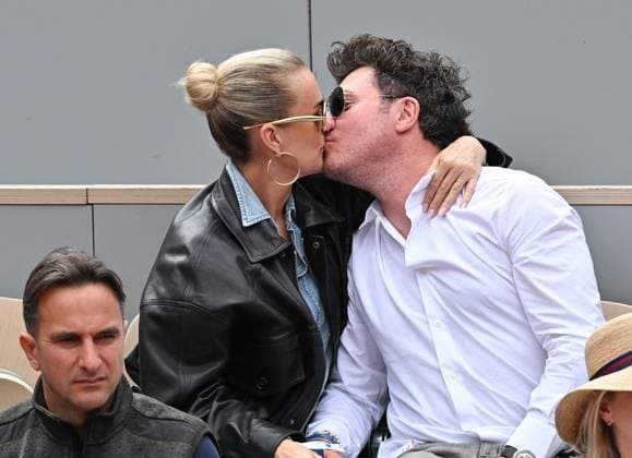 2025 French Open - Laeticia Hallyday In Stand Laetitia Hallyday and Frederic Suant attend the 2025 French Open at Roland Garros on May 26, 2025 in Paris, France. Photo by Laurent Zabulon ABACAPRESS.COM Paris France  Copyright: xZabulonxLaurent ABACAx