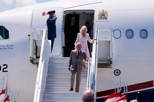 Entertainment Bilder des Tages May 26, 2025, Ottawa, On, Canada: King Charles and Queen Camilla arrive at the Ottawa International Airport in Ottawa for a royal visit, on Monday, May 26, 2025. Ottawa Canada  - ZUMAc35_ 20250526_zaf_c35_058 Copyright: xJustinxTangx